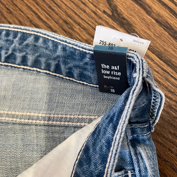 New with tags Girls’ Abercrombie & Fitch jeans. Sz 16 - Picture 4 of 6